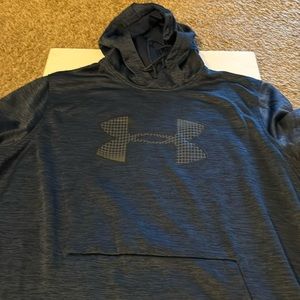 Men’s Under Armour ColdGear Hoodie
XXL (Loose Fit)